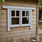 Preview: Montiertes Sprossen-Fenster FS2 aus nordischer Fichte an der Fassade eines Kinderspielhauses