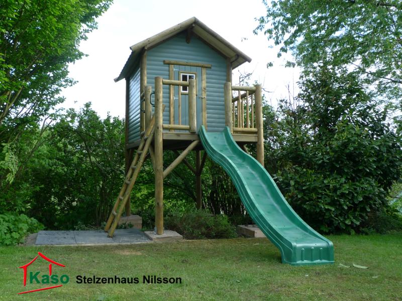 Stelzenhaus Nilsson XL Rundstamm Baumhaus Kinderspielhaus Holz Spielhaus mit Leiter und Wellenrutsche
