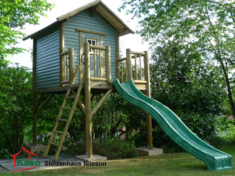 Stelzenhaus Nilsson XL Rundstamm Baumhaus Kinderspielhaus Holz Spielhaus mit Wellenrutsche