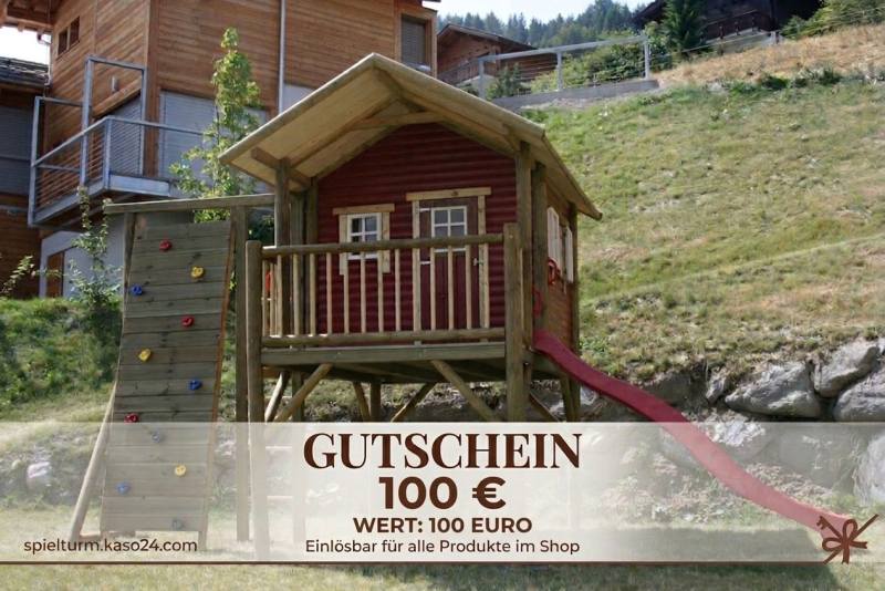 KASO Geschenkgutschein im Wert von 100 Euro vor einem Holz-Stelzenhaus mit Rutsche und Kletterwand, einlösbar für alle Produkte auf spielturm.kaso24.com