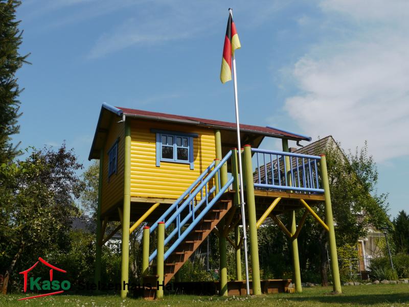 Stelzenhaus Hansson-XXL in Sonnengelb mit Anbau-Treppe