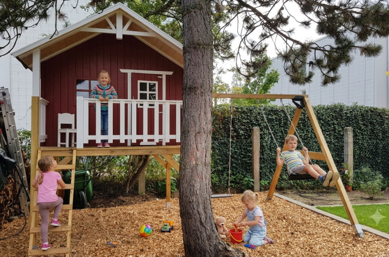 Stelzenhaus Jonas XXL aus Holz Großes Kinderspielhaus Baumhaus mit Schaukel